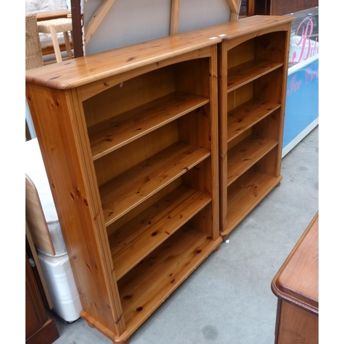 3568 - Pair Pine Bookcases