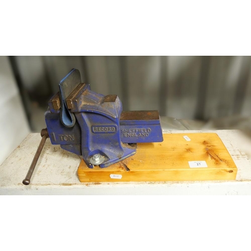 27 - Record 1 Ton Bench Vice 4