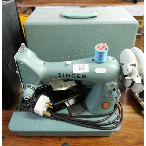 607 - Vintage Singer Sewing Machine