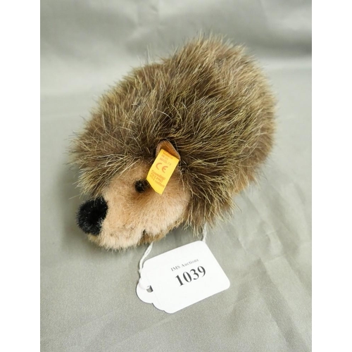 1039 - Steiff Hedgehog, approx. 17cm Long.