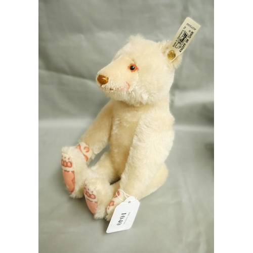 1040 - Steiff Bear with White Ear Label, approx. 19cm tall.