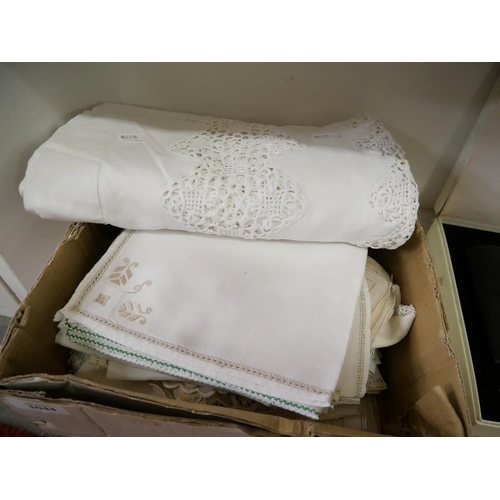 1044 - Box - Assorted Linen Tablecloths, Napkins etc.