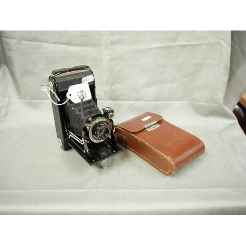 1392 - Vintage Zeiss Ikon Folding Camera & Carry Case.