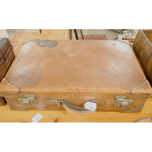 1480 - Quality Vintage Leather Suitcase, approx 60cm across.