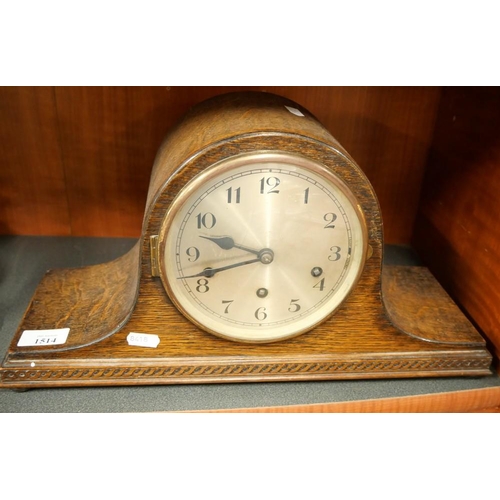 1514 - Vintage Oak Mantel Clock.