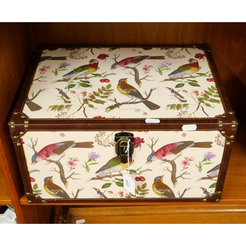 1537 - Modern Bird Decorated Storage Box.