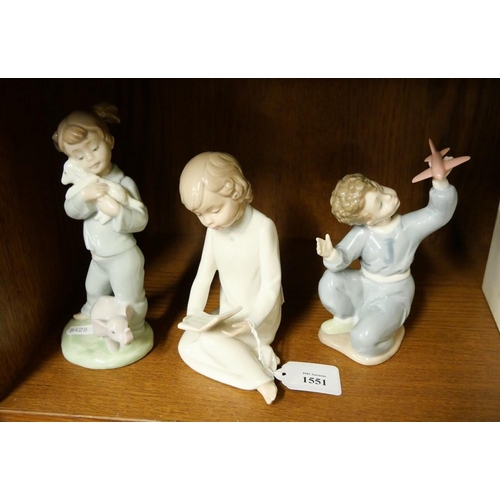 1551 - Three Nao Figurines.