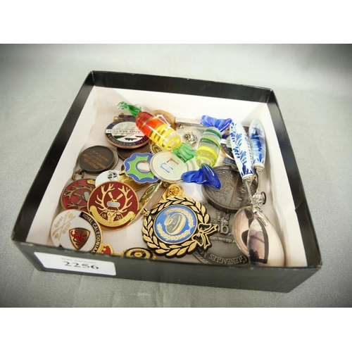 2256 - Box - Curling Medals, Badges, Glass Sweets etc.