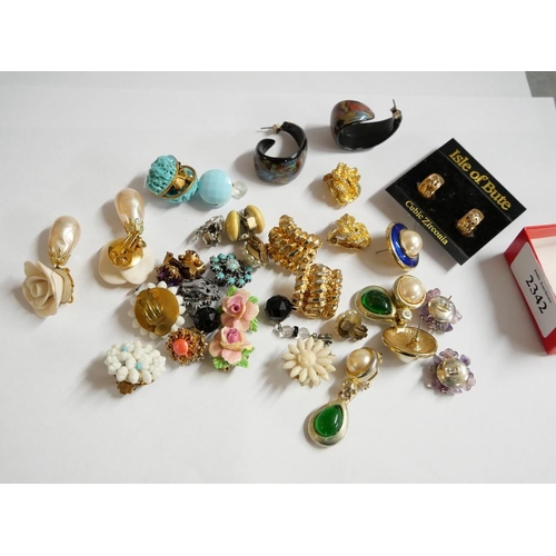 2342 - Box - Assorted Costume Jewellery.