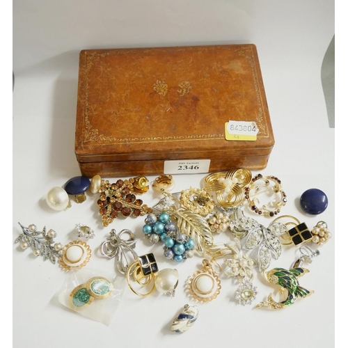 2346 - Box of Assorted Brooches & Earrings