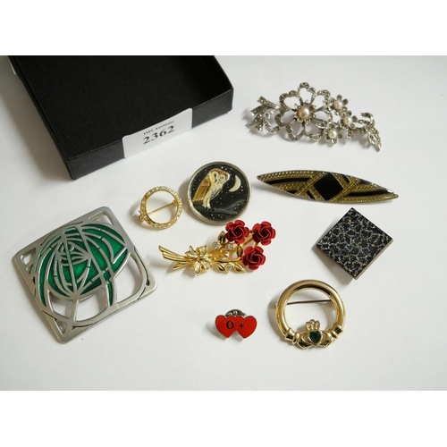 2362 - Box - Assorted Costume Jewellery.