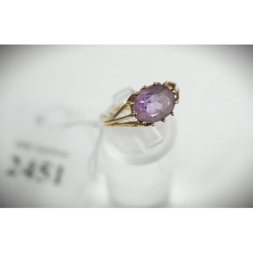 2451 - 9ct Gold & Amethyst Dress Ring, Size UK N, total weight 2.4g