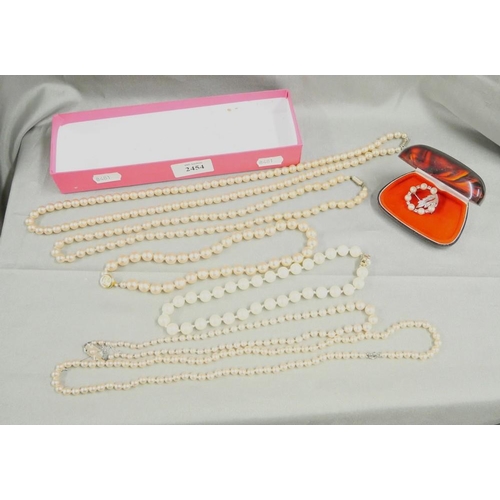 2454 - Box - Simulated Pearl Necklaces.