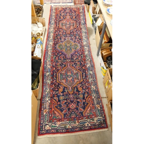 2497 - Eastern Wool Carpet Runner, approx 287 x 80cm.