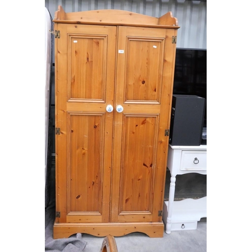 3004 - Pine Linen Cupboard