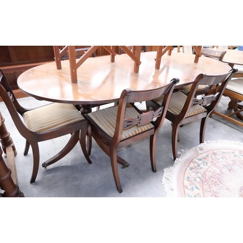 3044 - Mahogany Extending Dining Table With 6 Chairs