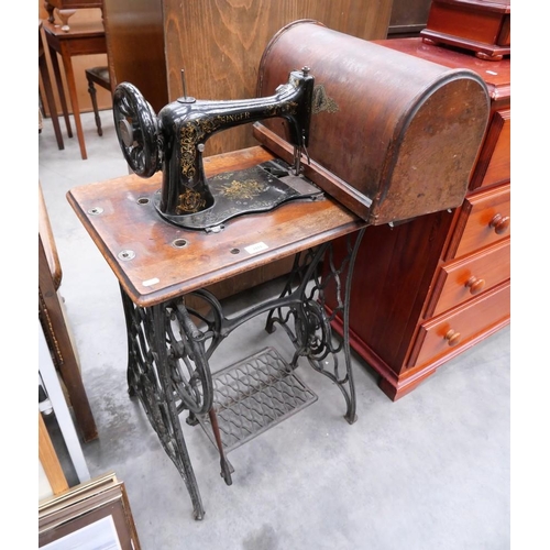 3151 - Vintage Treadle Singer Sewing Machine