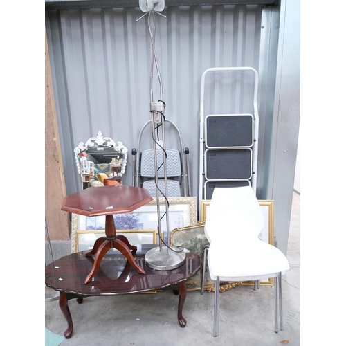 3184 - Coffee Table, Lamp Table, 2 Reading Lamps, Assorted Prints etc