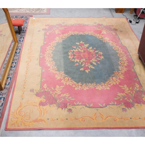 3262 - Geometric Floral Woolen Rug ( Approx 250cm X 175cm)