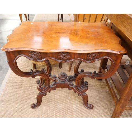 3288 - Victorian Walnut Centre Table