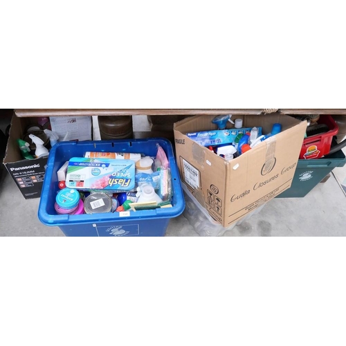 3349 - 5 Boxes- Assorted Cleaning Products