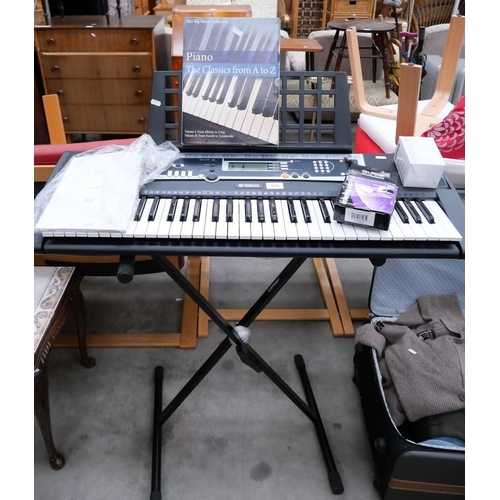 3376 - Yamaha YPT-210 Keyboard, Stand & Music