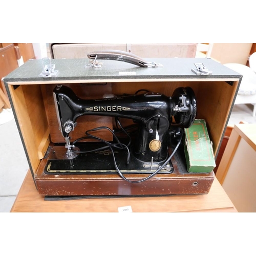 3404 - Vintage Singer Sewing Machine