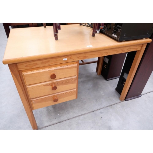 3453 - Pine Desk