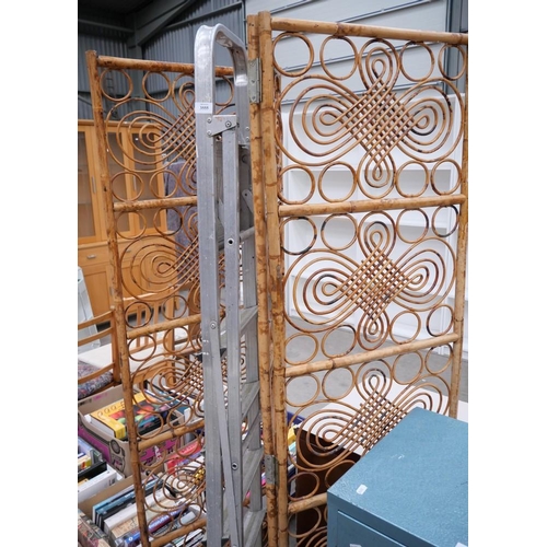 3555 - Bamboo Folding Screen & Aluminium Steps