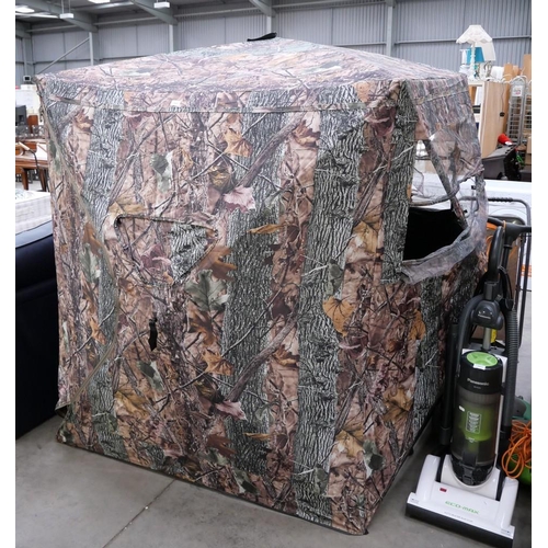 3562 - Camouflage Wildlife Hide - approx 155 x 155 x 180cm.