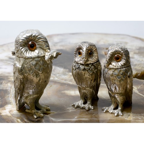 Richard Comyns Silver Owl Condiment Set complete with Mouse mounted mustard spoon, 8.6oz troy.