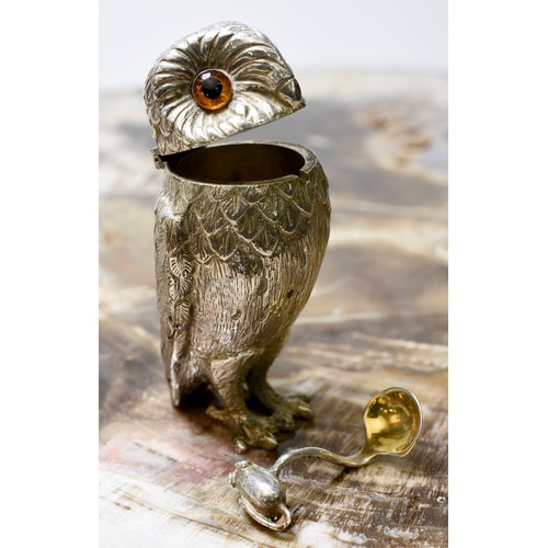 2231 - Richard Comyns Silver Owl Condiment Set complete with Mouse mounted mustard spoon, 8.6oz troy.