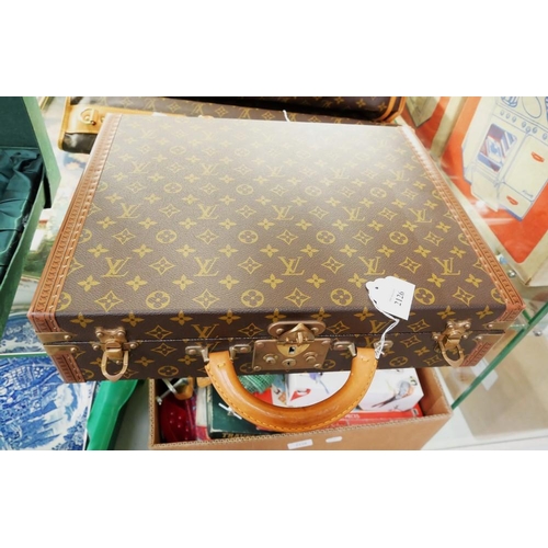 2126 - Louis Vuitton Briefcase