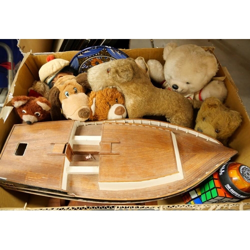 2153 - Box - Pond Yacht and Soft Toys