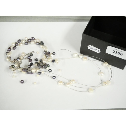 2500 - Three Pearl Necklaces