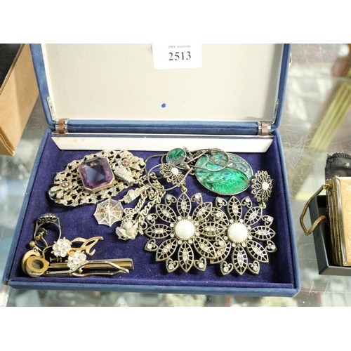 2513 - Box - Assorted Costume Jewellery.