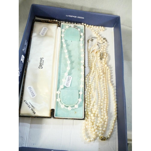 2521 - Quantity of Pearl Necklaces