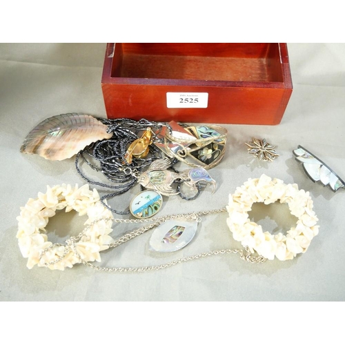 2525 - Assorted Mother of Pearl Costume Jewellery.