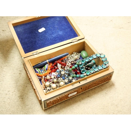 2531 - Box - Assorted Costume Jewellery.