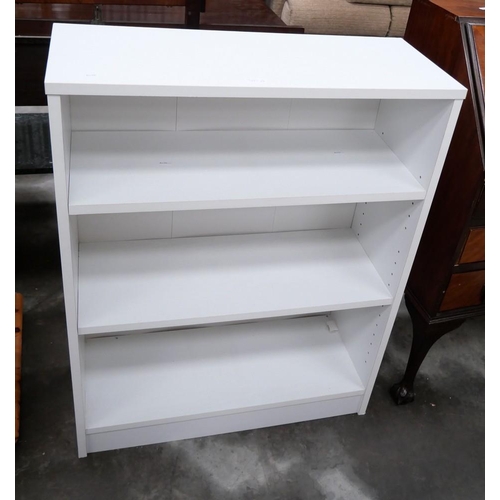 3115A - White Three Tier Bookcase. Approx L 72cm W 28cm H 92cm