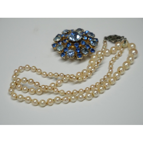 2525 - Graduated Cultured Pearl Necklace & Costume Brooch.