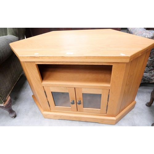 3068 - Oak Hexagonal Tv Cabinet