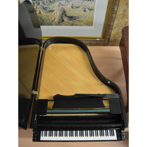 1472 - Two Highly Detailed Scale Models of Grand Pianos.