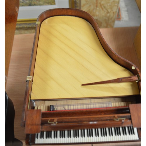 1472 - Two Highly Detailed Scale Models of Grand Pianos.