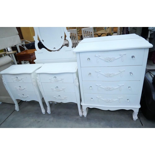 3216 - Continental Style 4 Drawer Chest & Pair Of Matching Three Drawer Bedsides