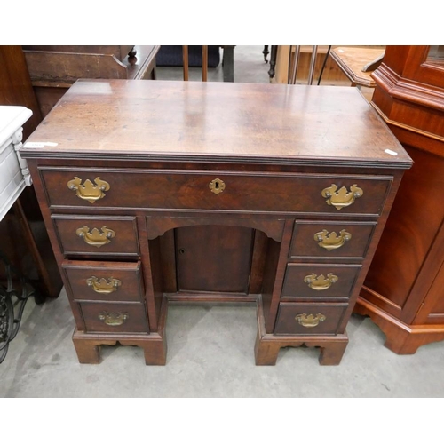 3253 - Mahogany Desk. Approx. 78cm X 40cm X 73cm