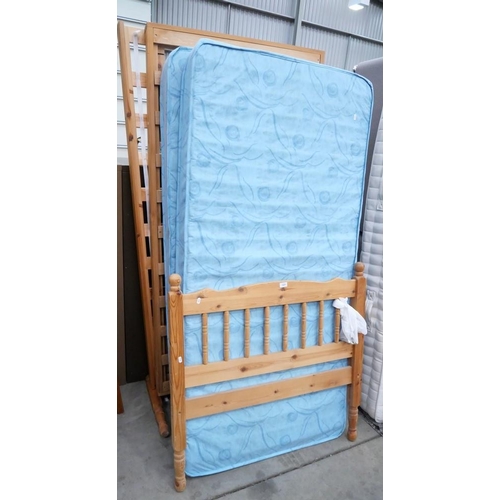 3425 - Pine Guest Bed With Mattresses