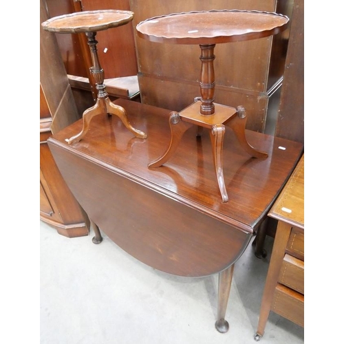 3499 - Mahogany Drop-leaf Table 105cm wide & 2 Small Wine Tables.