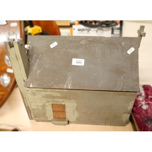 Lot 2052      