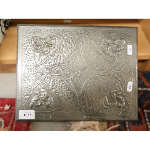 Lot 1032      